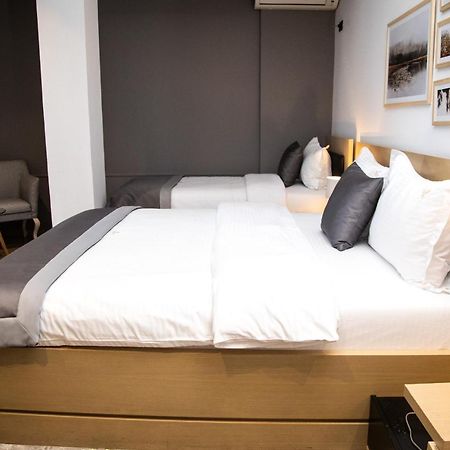 Triss Hotel Tirana Kültér fotó