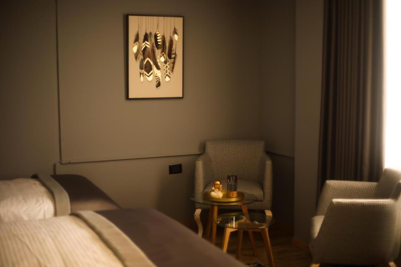 Triss Hotel Tirana Kültér fotó