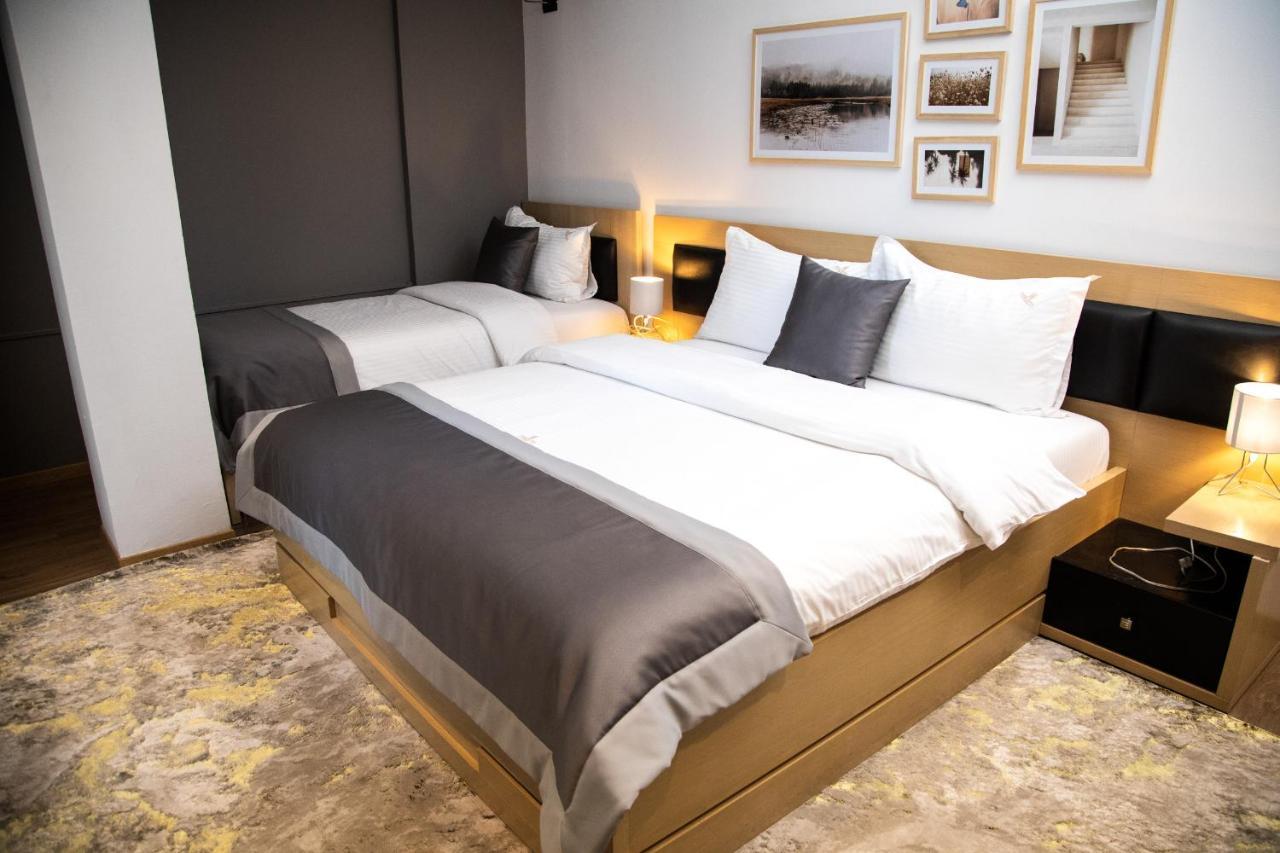 Triss Hotel Tirana Kültér fotó